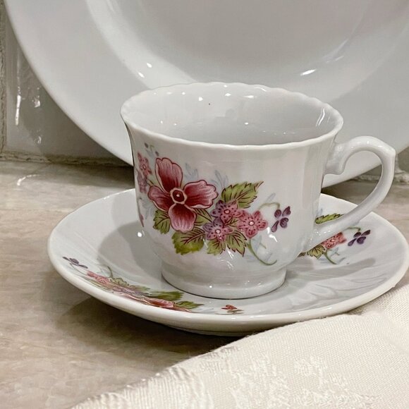 Mini cup & saucer - white with flower design - Picture 14 of 14